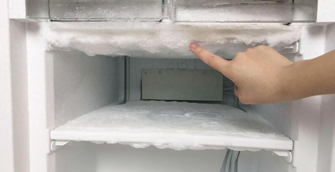冰箱结冰不用铲只需要一个塑料瓶冰块自动脱落效果太神了